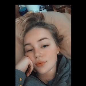 Meet your Posher, Caitlin